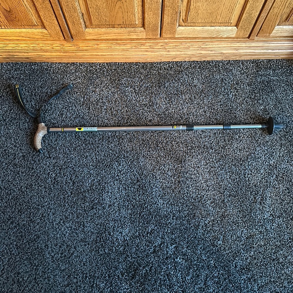 Mountain Smith Globetrotter collapsible trekking pole. Hardly used.